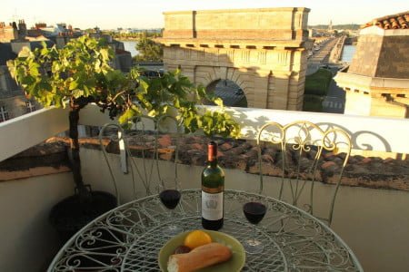 Bordeaux-Terrace-citycentre-apartment